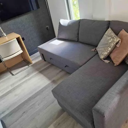Modern Apartment In Peaceful Area Swindon Esterno foto